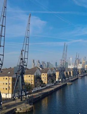 Excel London Riverview Luxury Apartment -Sleep 6- Free Parking- Playstation 4